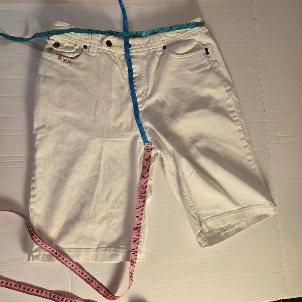Vintage CJ Blue Womens Bermuda Shorts White  Size 14‎ Denim  Rainbow Embroidery